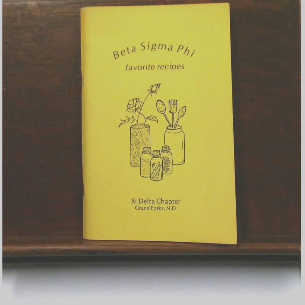 Vtg Beta Sigma Phi Xi Delta Grand Forks ND Cookbook Sorority Favorite Recipes